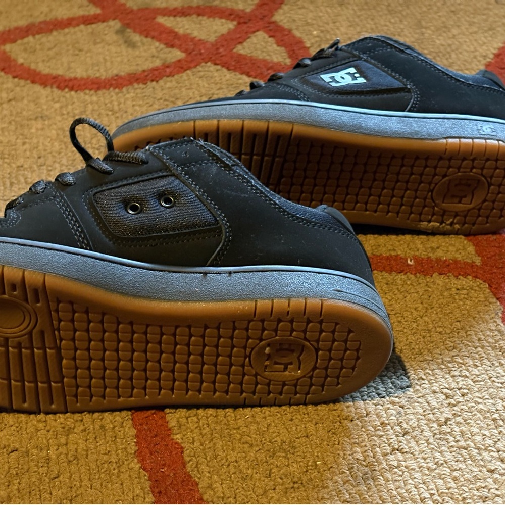 DC Men's Black Skate Sneakers - Picture 4 of 4